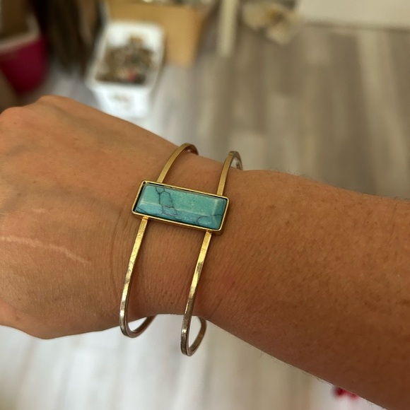 4/$50 Elegant Gold and Turquoise Bracelet 7 inches 💙 - Picture 1 of 6